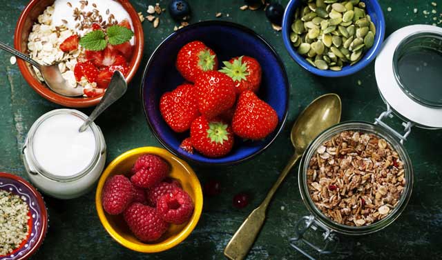 OklahomaMag's tweet photo. Your diet can both help and hinder your emotional and mental #health. https://t.co/A9EqfREjae #Oklahoma #Tulsa #OKC https://t.co/9ilg4mcAhn