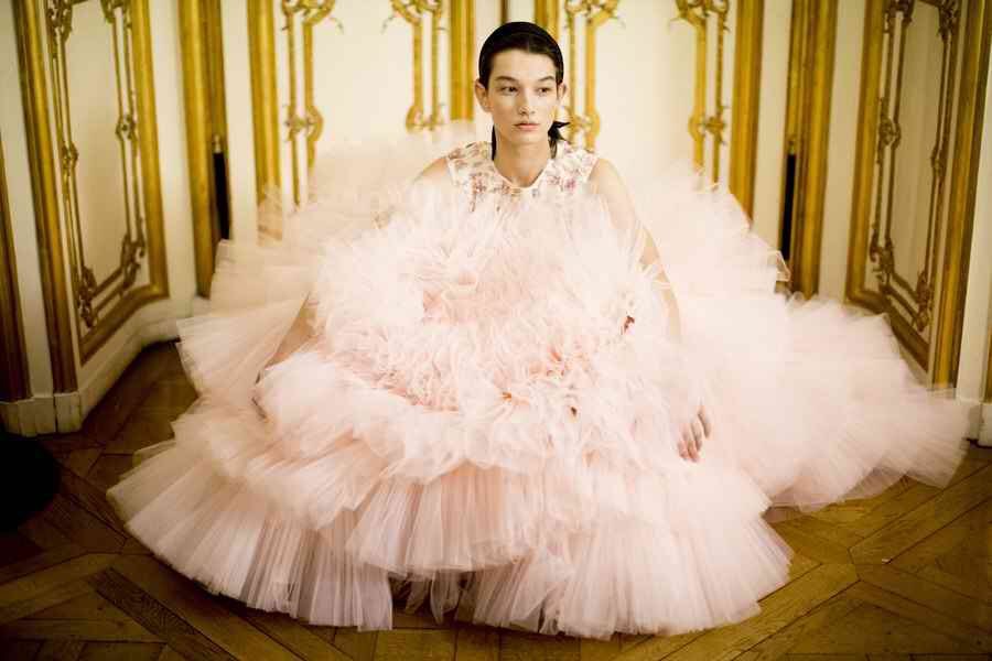 McKennaHellam's tweet photo. Sitting in couture https://t.co/tc1HurKdtu