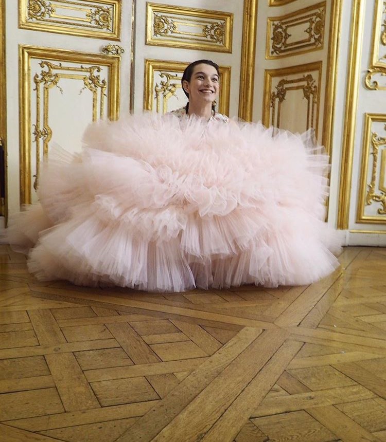 McKennaHellam's tweet photo. Sitting in couture https://t.co/tc1HurKdtu