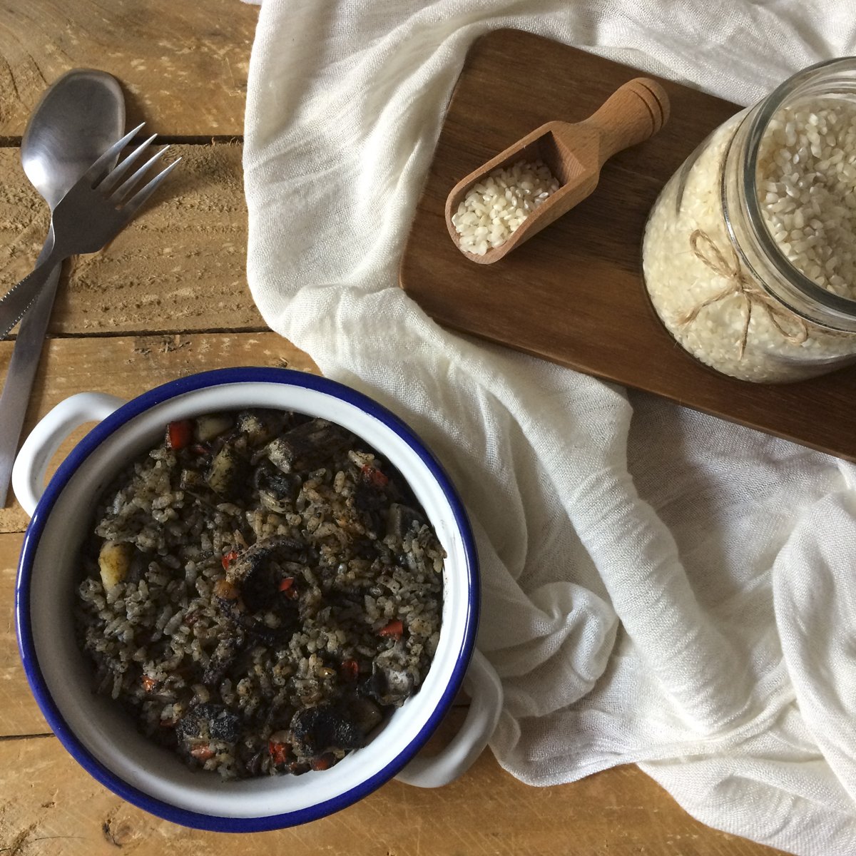 FoodingMood's tweet photo. Uno de mis arroces secos favoritos es el arroz negro, yo lo termino al horno ¿y tú? Receta aquí: https://t.co/3uACO5xXQy #RiceTime https://t.co/cYiSpKxh4H