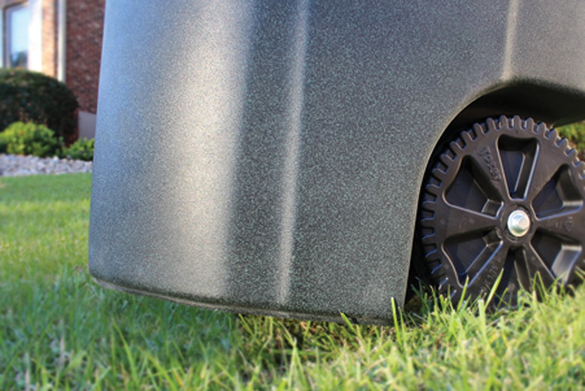 ToterLLC's tweet image. The grass is always greener on the Toter side. @ToterLLC #builtforextremes #CanDo