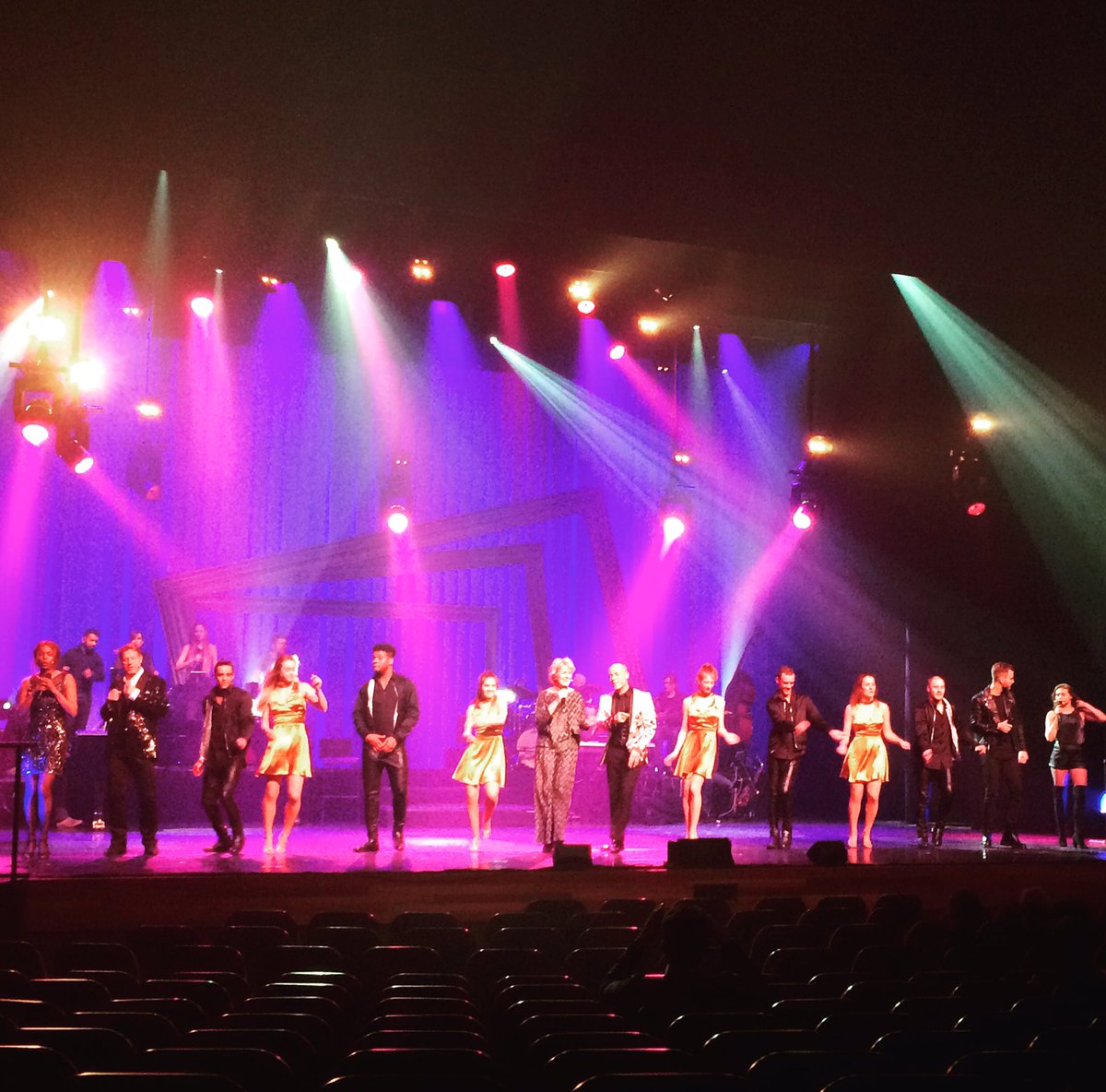 Ze zijn er klaar voor! Nog maar een paar uur en dan gaat de eerste show van start! <a href="/MusicalsTourNL/">Musicals on Tour NL</a> <a href="/PLTheaters/">Parkstad Limburg Theaters</a>