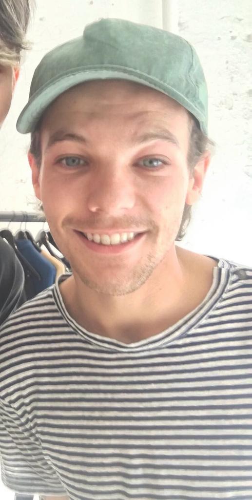 walkingtol0uist's tweet photo. se dan cuenta de que tenemos a los ídolos más lindos del mundo
BANG DIRECTIONERS
#NOW2016 #NOWOneDirection #BestFans2017 #OneDBestFans https://t.co/uC0dyKJNlA