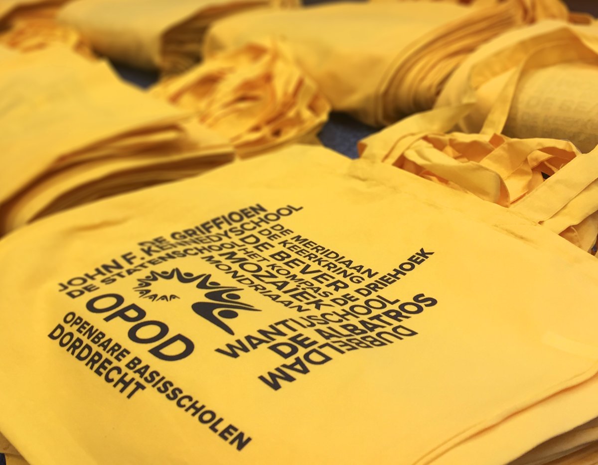 dArcdesign1's tweet photo. Lekker gevoel als het laatste moment alle puzzelstukjes voor #OpenHuis campagne 25 jan. #OPOD in elkaar passen. Sneak preview goodybag https://t.co/bP4vlj4MGm