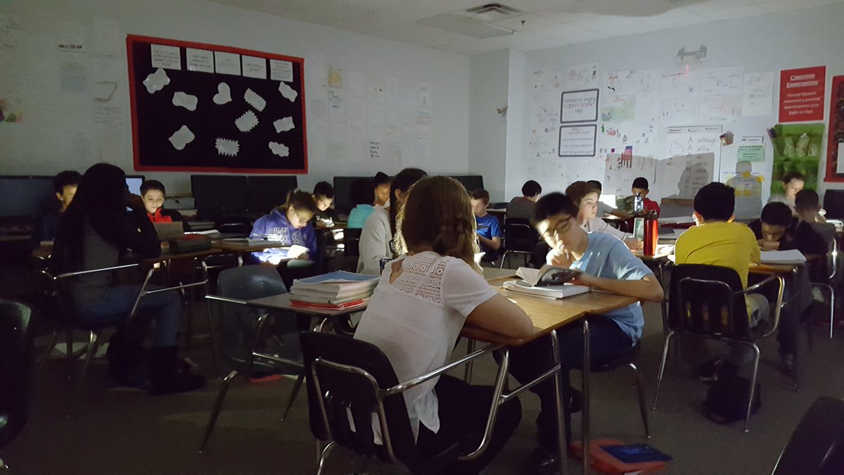 ConwayELA's tweet photo. #rennerlearns Riddles in the Dark! https://t.co/RjKzSlHh3K