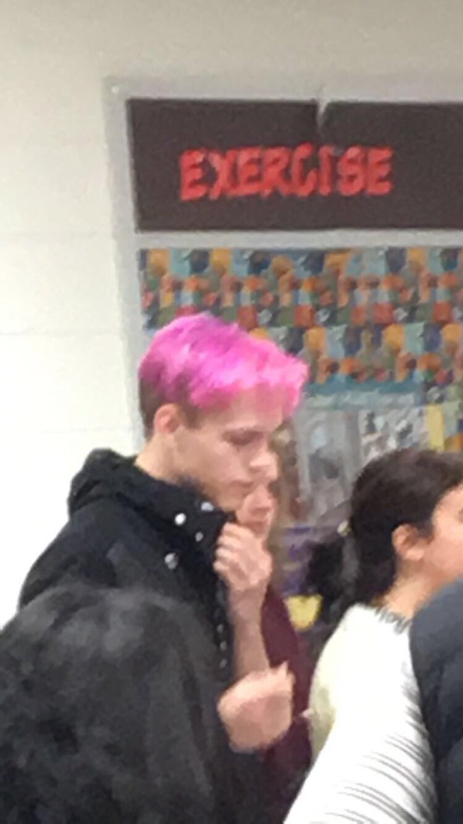KillaSwayze's tweet photo. Is this @Lilpeep ? https://t.co/1e6mGGWnn3
