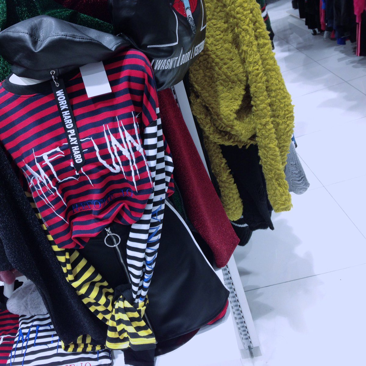 aina11210129's tweet photo. 前にツイートしたので『どこのお店ですか？？』って質問が多かったのでここでまとめて👌💜

梅田のHEPの中にあるお店です😻
ここ以外にも心斎橋とかアメ村にもあります！！💗
店内の雰囲気載せときますね😘
韓国好きな人にはたまらない😍 https://t.co/WpyDDaUeND