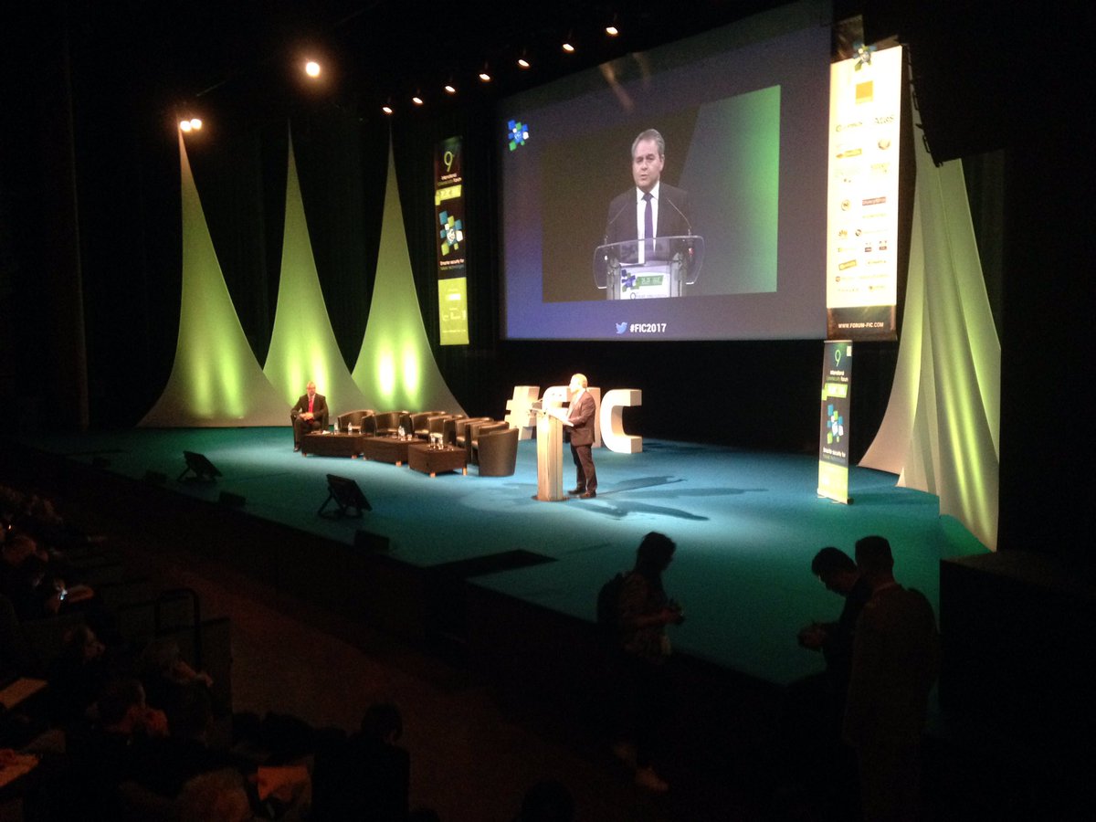 Xavier Bertrand tweet media