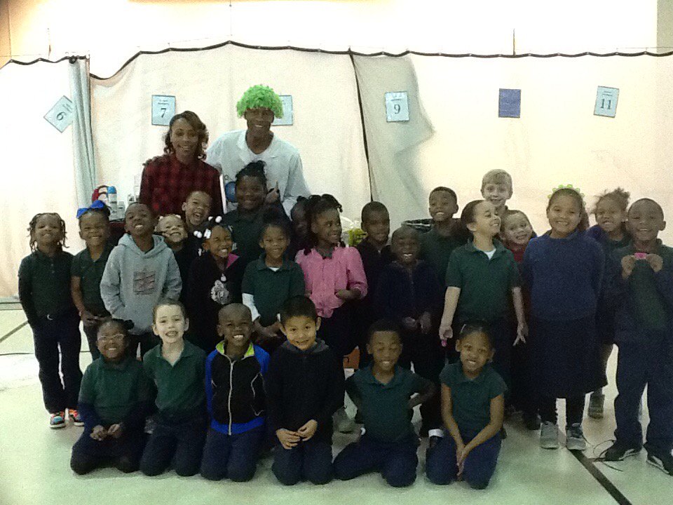 MsDavis20152016's tweet photo. @gilliard_gators & @MsFranklin_K meeting #thesciencemachine @science4every1 https://t.co/AMUtXyHtat