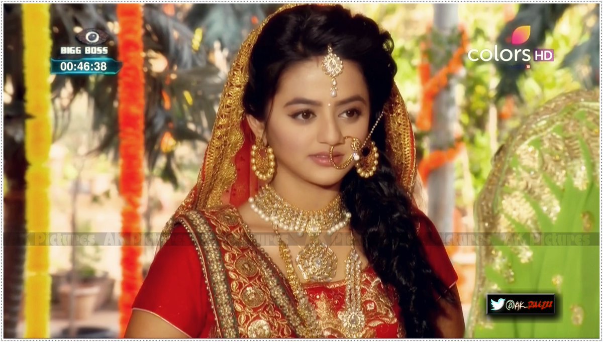 Savi_03S's tweet photo. #Helly lucking so beautiful... @HellyS_Admirers @hellyshahfd @OfficialHelly7 https://t.co/3lkFjHpxzI