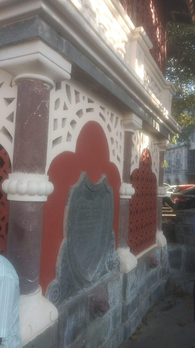 MumbaiPyau's tweet image. This week's Pyau. The one near Asiatic Library. Text Exploring Water Heritage book. Pics by @rajtoday