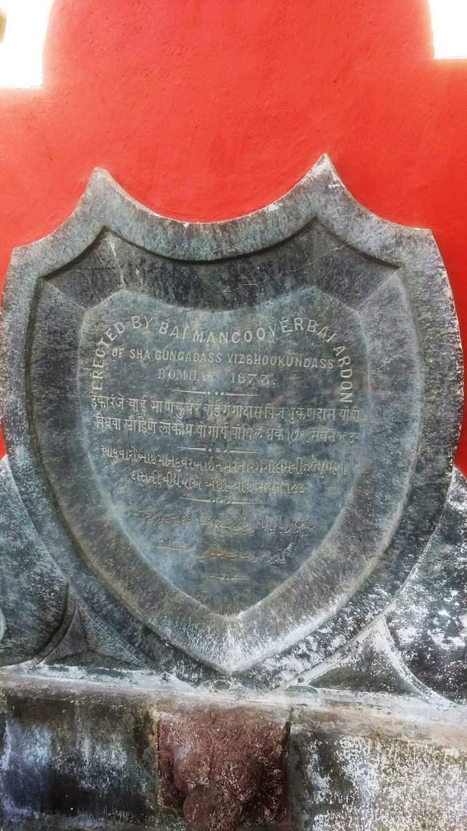 MumbaiPyau's tweet image. This week's Pyau. The one near Asiatic Library. Text Exploring Water Heritage book. Pics by @rajtoday