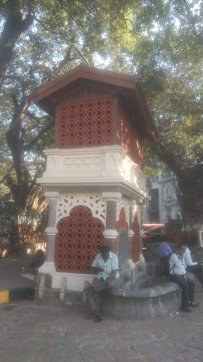 MumbaiPyau's tweet image. This week's Pyau. The one near Asiatic Library. Text Exploring Water Heritage book. Pics by @rajtoday