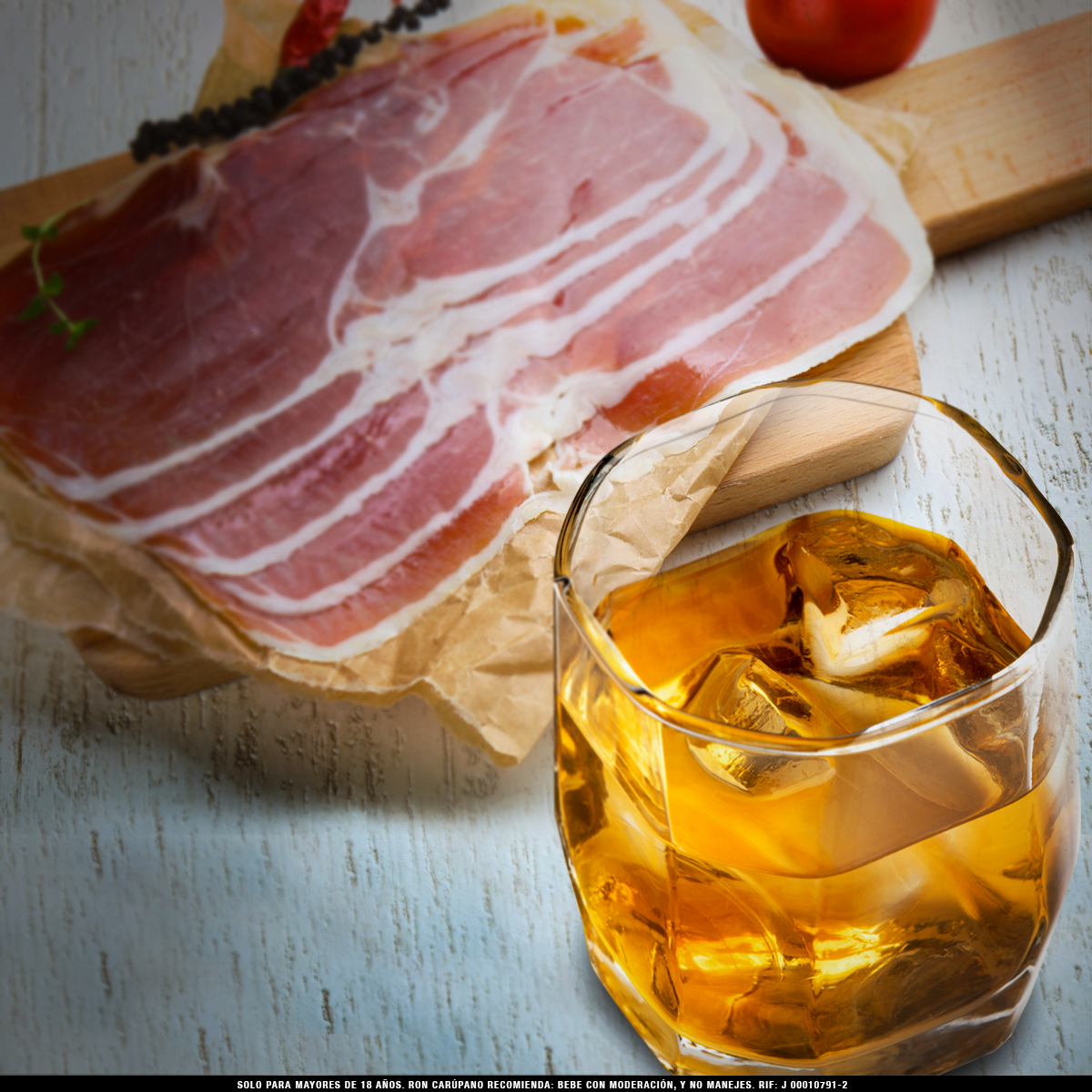 RonCarupano's tweet photo. El #ron añejo se lleva de maravilla con la carne de cerdo, prueba un maridaje con jamón serrano o ahumado y disfruta. #Ronbinado https://t.co/i319SORMHz