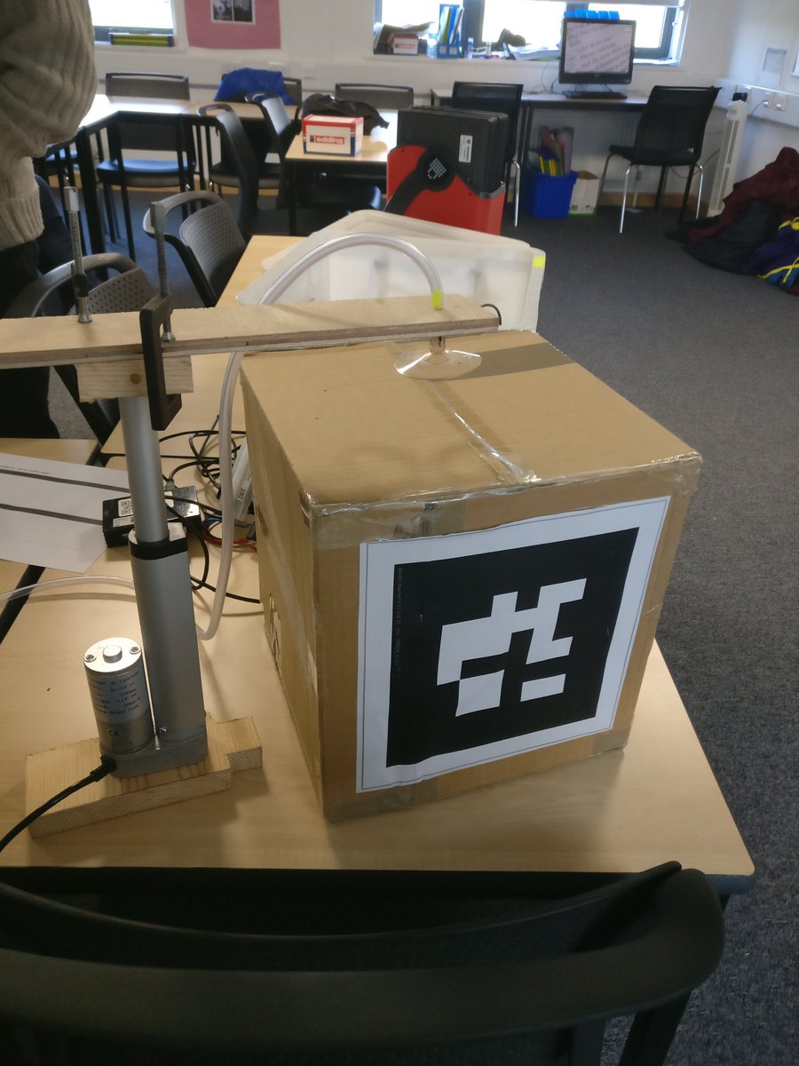 DesignAutoMecha's tweet image. Week 15: We continue to work on the holding mechanism now that we have the parts required to actually test our designs.
