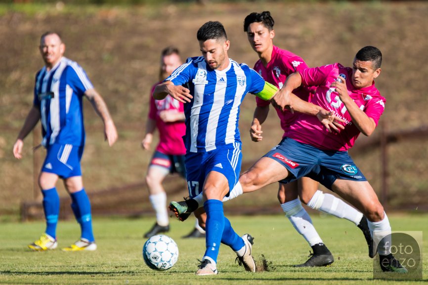_fotoenzo_'s tweet photo. Pics from @FloreatAthena 3-2 win over @BalcattaSC at Litis Stadium now available at https://t.co/JlArXWjjOu. 
@FootballWest  #QBENightSeries https://t.co/9Xvrxv2q9a