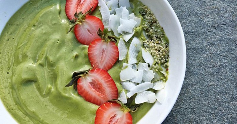 epicmealprep's tweet photo. #Matcha #Smoothie #Bowl Recipe is Exactly What Your #Morning Needs. #iifym #Flexibledieting #mealprep 
https://t.co/oox1kZGVx3 https://t.co/mDxdEuGcil