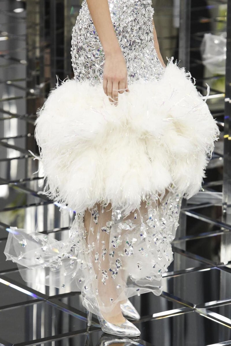 CoutureIsBeyond's tweet photo. Details at Chanel Couture S/S 2017. https://t.co/MKZq7ZRj1B