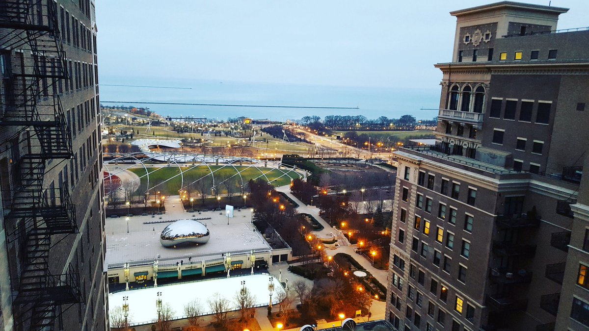KrrteAndo's tweet photo. #Buenosdias #Chicago!! Os gustan las vistas desde nuestra #casa?? #KrrtChicago cc la judía y el Lago Michigan. https://t.co/XGctTzAVrE