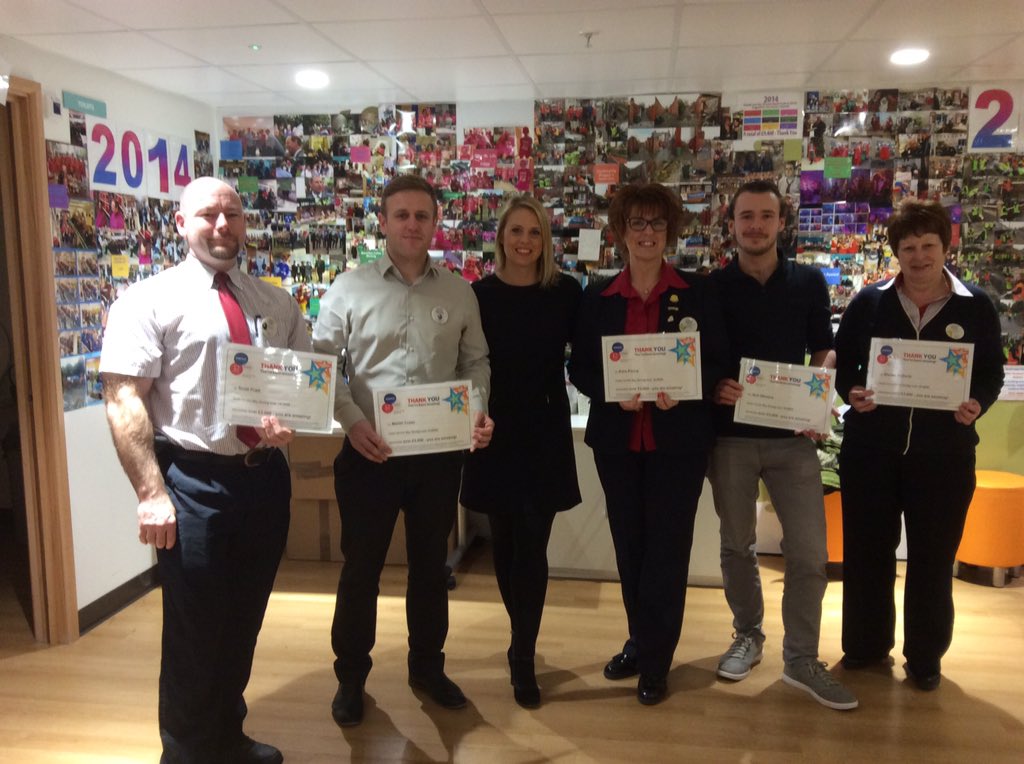 Proud Moment Bidstonmoss receiving their certificates for Sky Dive fundraising for BHF/DUK👍👍<a href="/SarahBr65932385/">Sarah Brown</a> <a href="/MARTX80/">Martin Cross</a> @njs1281 <a href="/stevieo1968/">steven oliver</a>