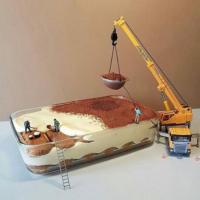 We are building the perfect tiramisu!