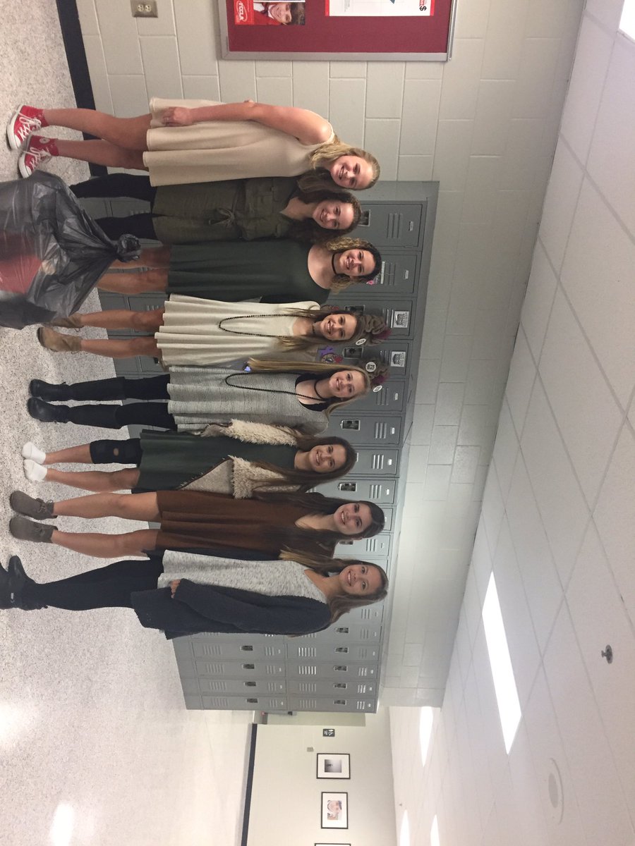 MCHSTALON's tweet photo. Today our TALON students learned that leadership requires service first https://t.co/KkE492Qk55