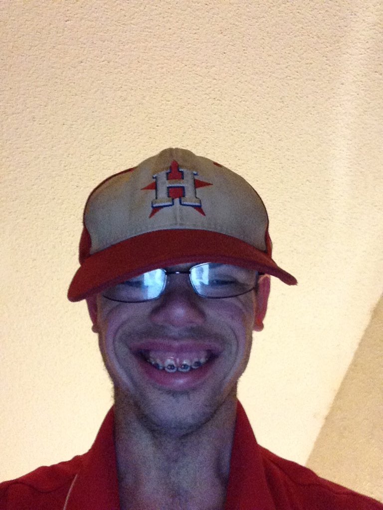 buslett2's tweet photo. Girls get you a guy that can do both https://t.co/Fa3xxUdVMv