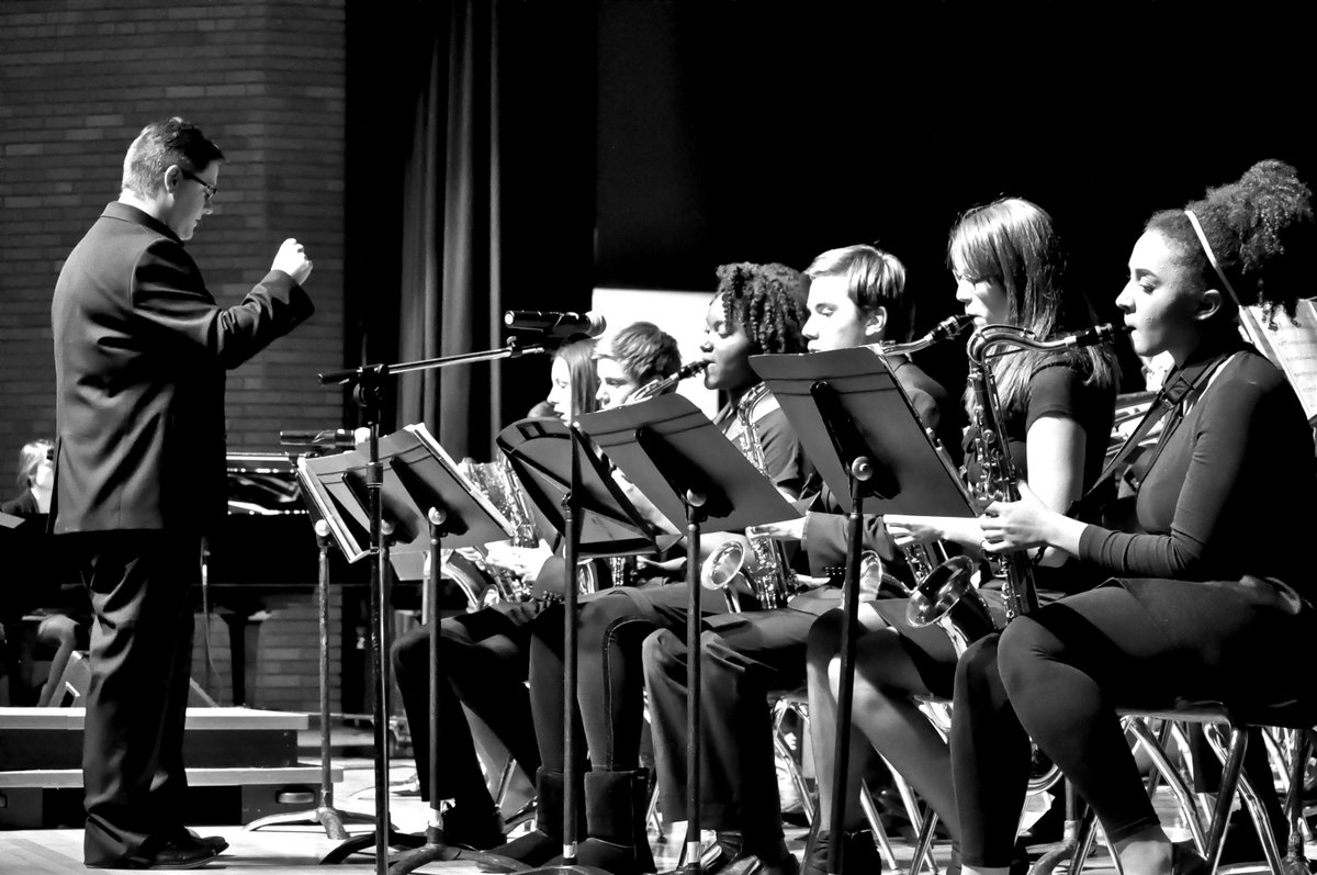 Remember the "quickstart orders" are due tomorrow. Sell 8 items and get the first prize! And here's a great pic from our Dec. concert!