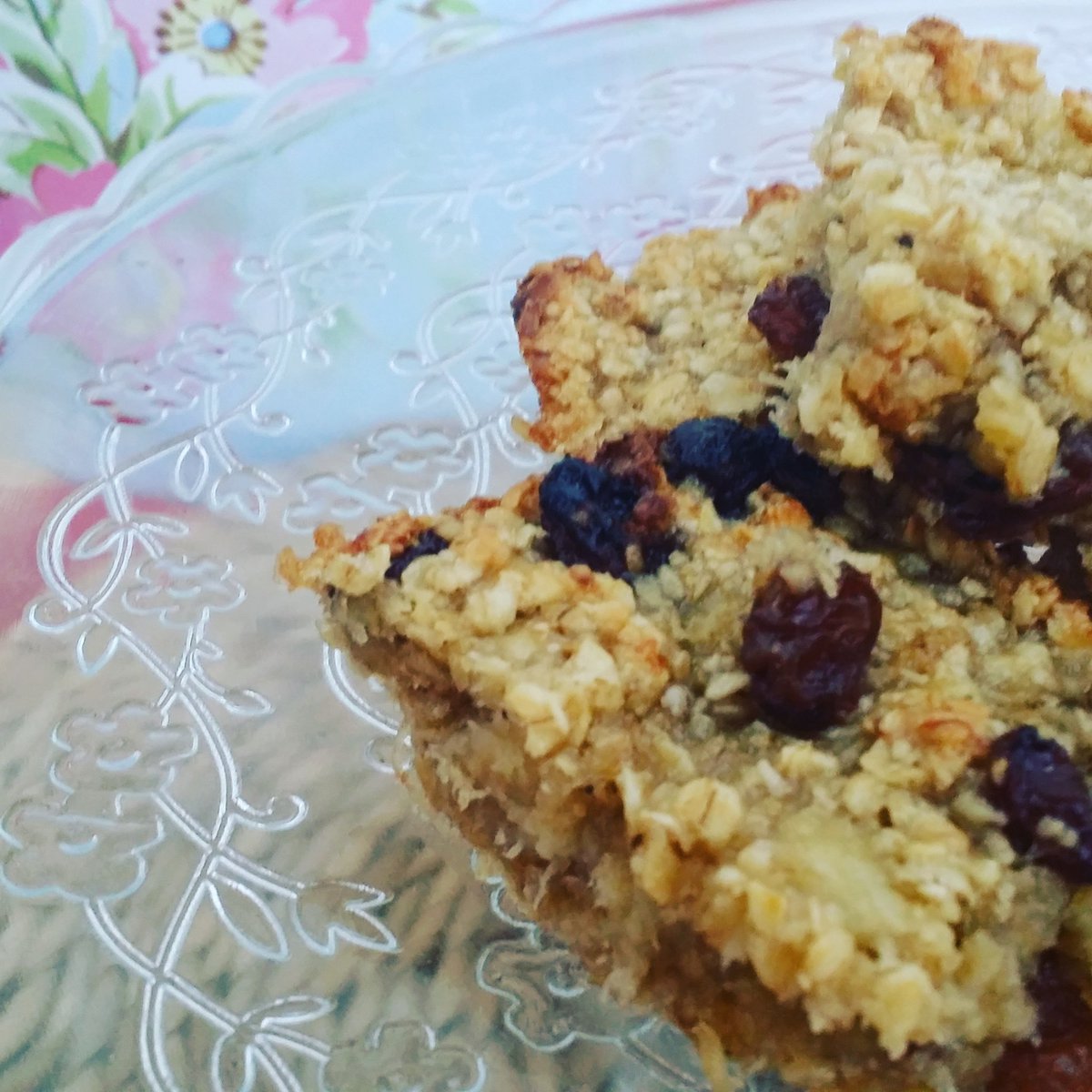gobakenotts's tweet photo. The new slot for our online tutorials - #treattuesday @ 7pm. This week it is one of my faves BANANA &amp; SULTANA FLAPJACK! https://t.co/qXBu1QRA1q