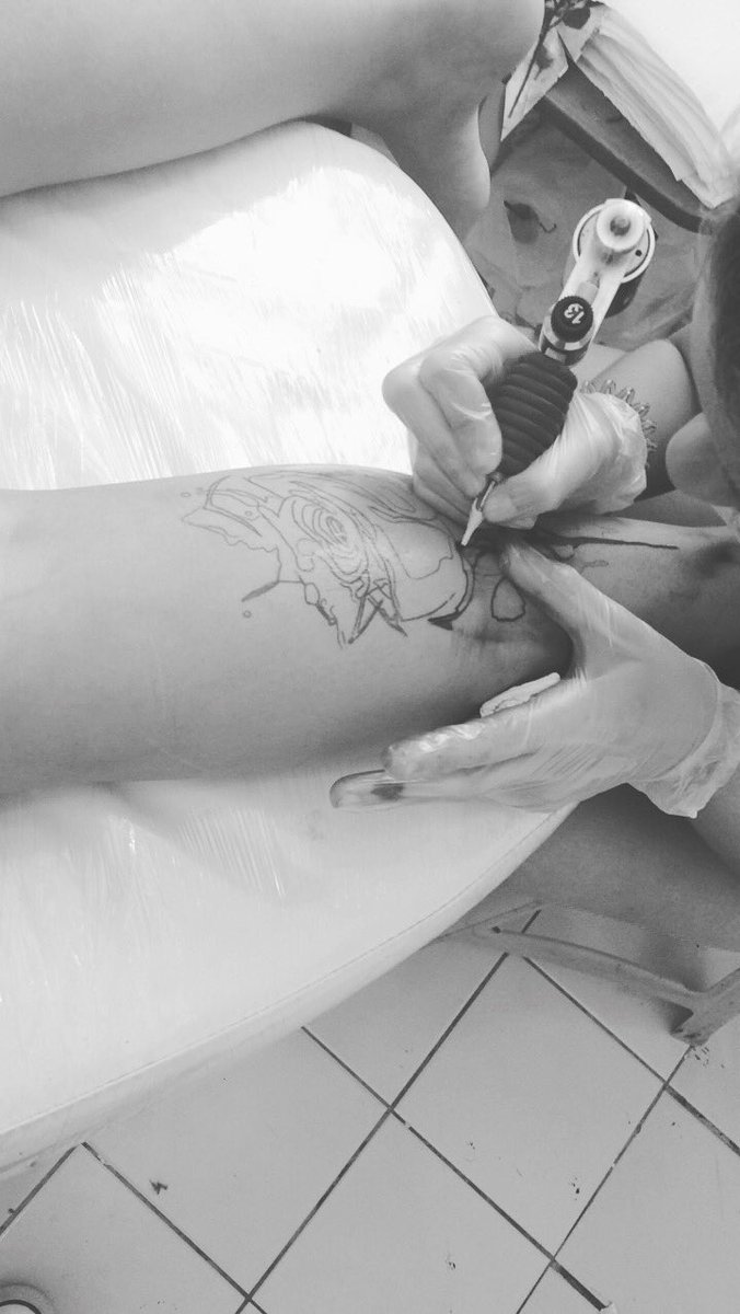 bormzinha's tweet photo. #riscando #newtattoo https://t.co/N1j9phjaVP