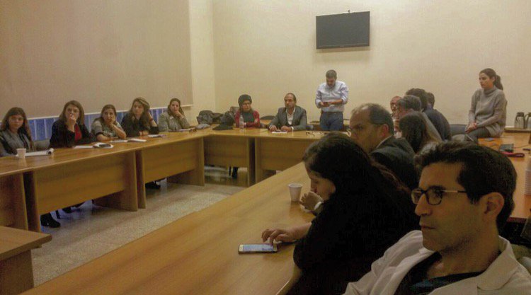 shi_aub's tweet photo. #SHI convened a planning meeting with Dr. Richard Sullivan from #KCL discussing future collaborations with #AUB faculty members #GHI https://t.co/3rSogcnPeI