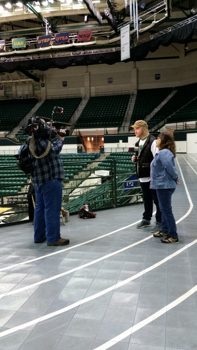 49ers4LifeDrive's tweet photo. Just wrapped @WilsonsWorld, but the blood drive is just getting started! Donate today @ Halton Arena until 7p! #Save3000 https://t.co/Q27cZfnlZO