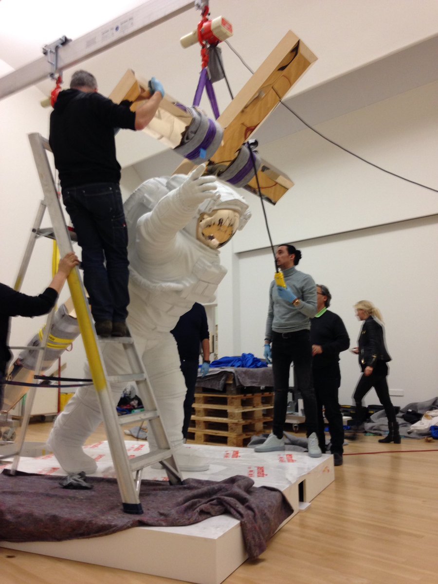 'Leap of Faith' wordt op dit moment door <a href="/josephklibansky/">Joseph Klibansky</a> geïnstalleerd. Zijn tentoonstelling opent zaterdag #museum #Fundatie #Zwolle