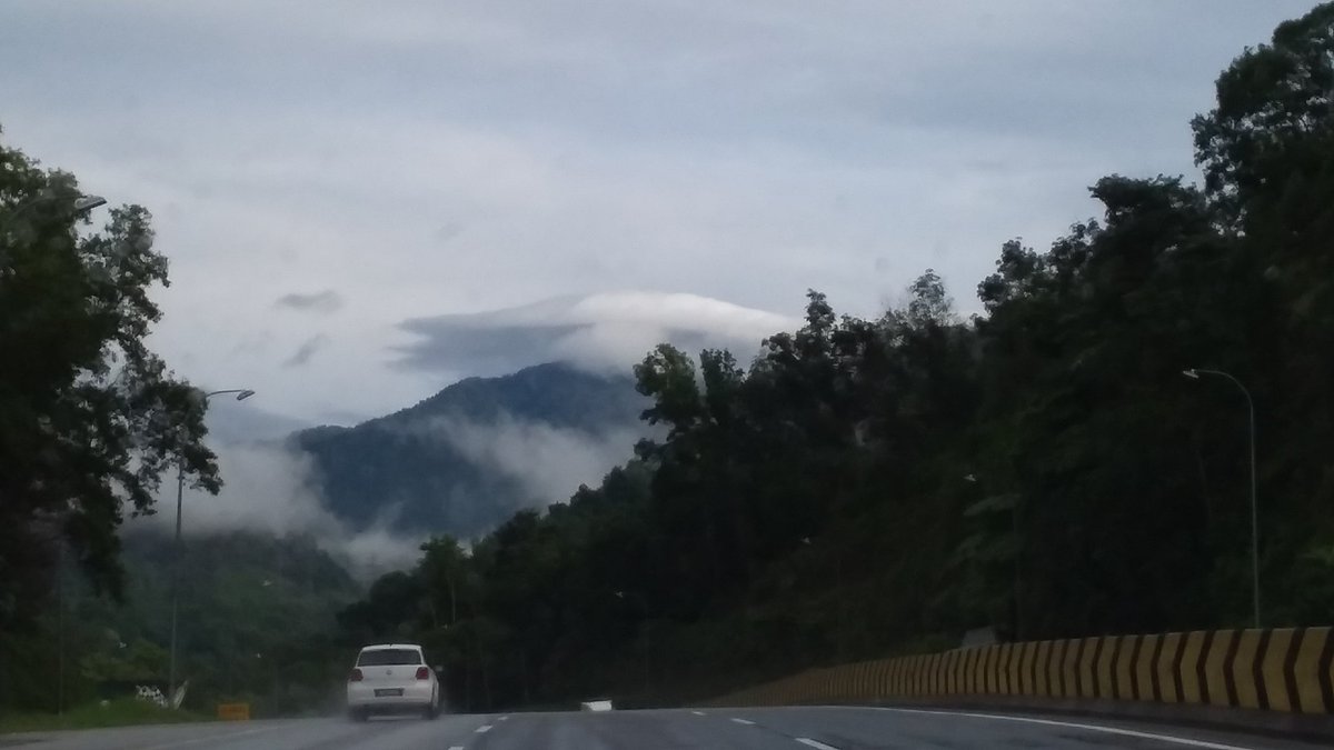 Breath taking view along #KarakHighway on my way 2 #KecharaForestRetreat.
#visitpahang2017 
#TourismMalaysia 
#tsemtulku 
@TourismPahang