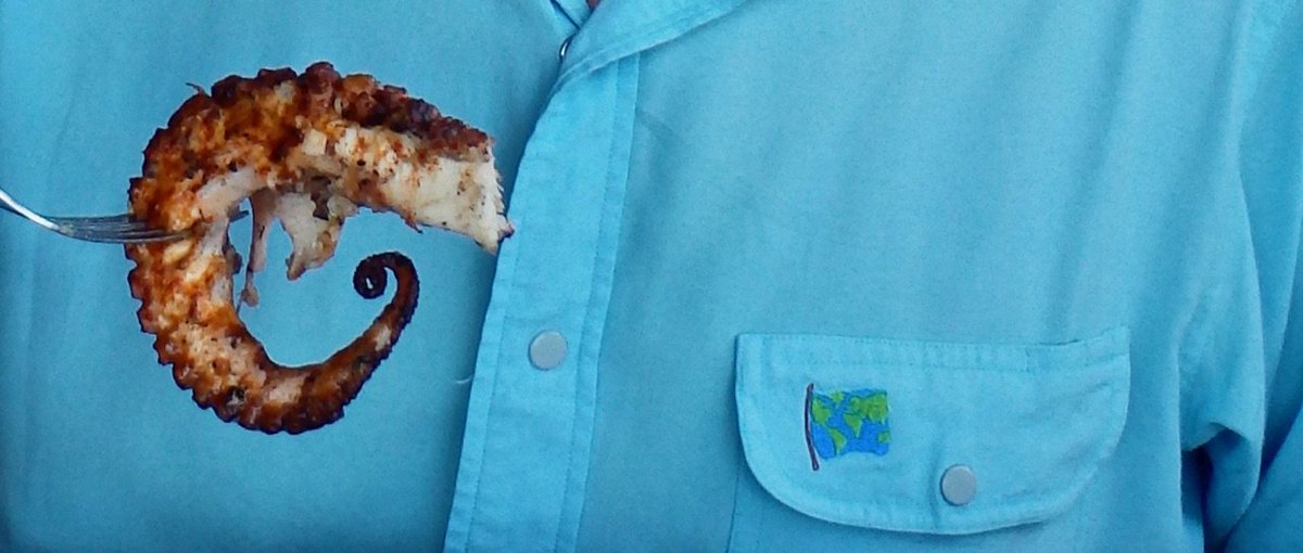 NaturalBorder's tweet photo. When wearing your Natural Border shirt and supporting #SustainableFashion, eat #seafood that's also #SustainablyHarvested. #EcoWear #EcoFish https://t.co/AwSXL8eOg1