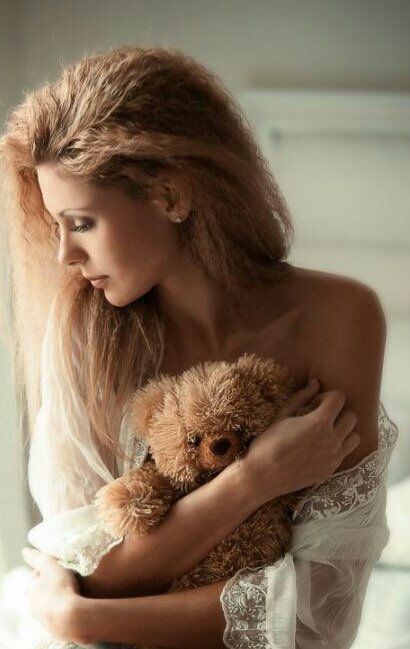 Düşünürseniz Acı Çekersiniz..
Şüphe Ederseniz Delirirsiniz..
Sever Hissederseniz Yalnız Kalırsınız..