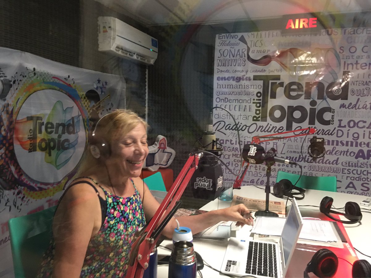 RadioTrendTopic's tweet photo. Ahora Juan Carlos de @LaAbejaAfricana al aire por @carnavalitoRTT 📲📻✅🐝🐝🐝🐝 https://t.co/6nfAkoNrL2