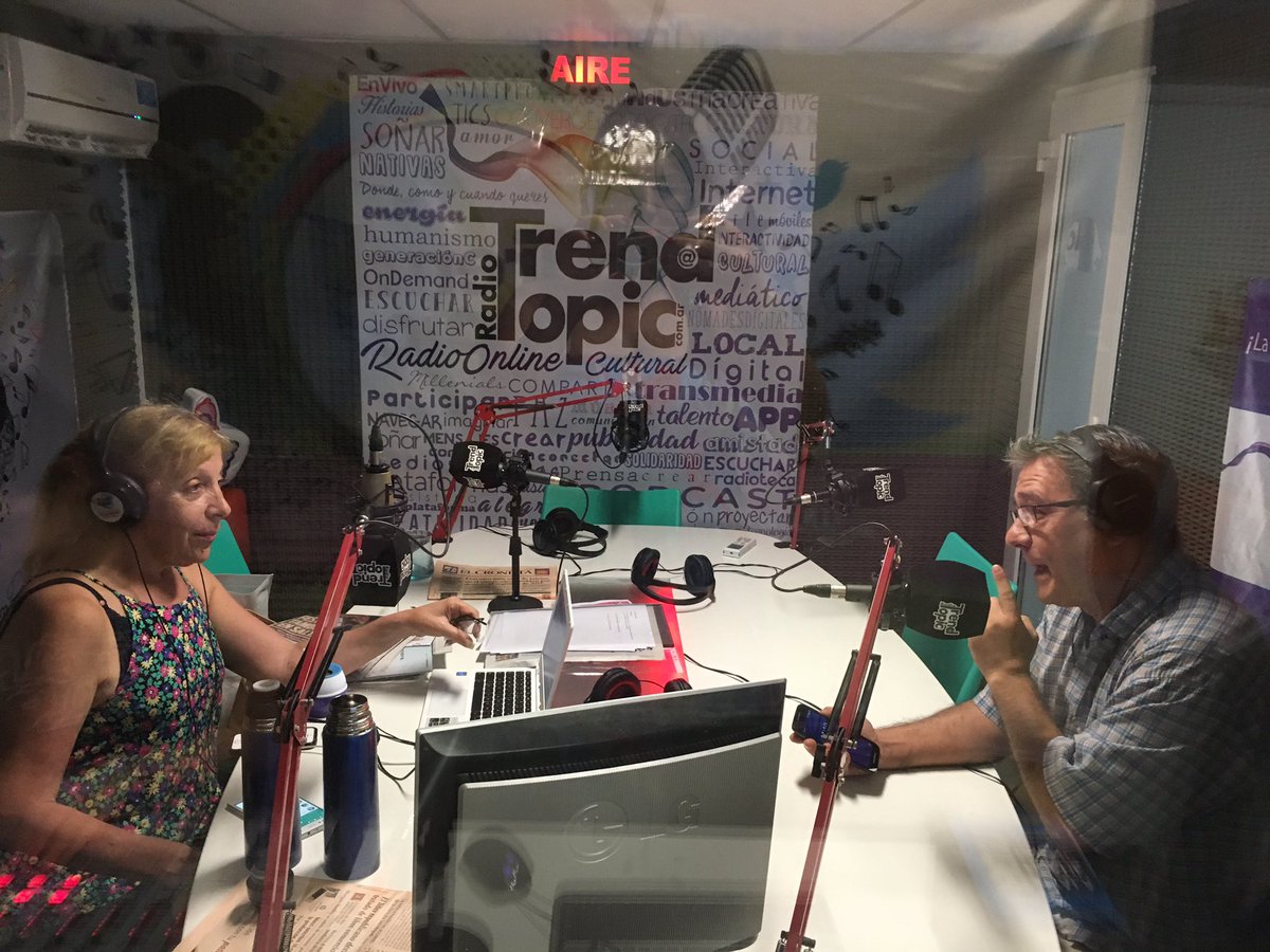 RadioTrendTopic's tweet photo. Ahora Juan Carlos de @LaAbejaAfricana al aire por @carnavalitoRTT 📲📻✅🐝🐝🐝🐝 https://t.co/6nfAkoNrL2
