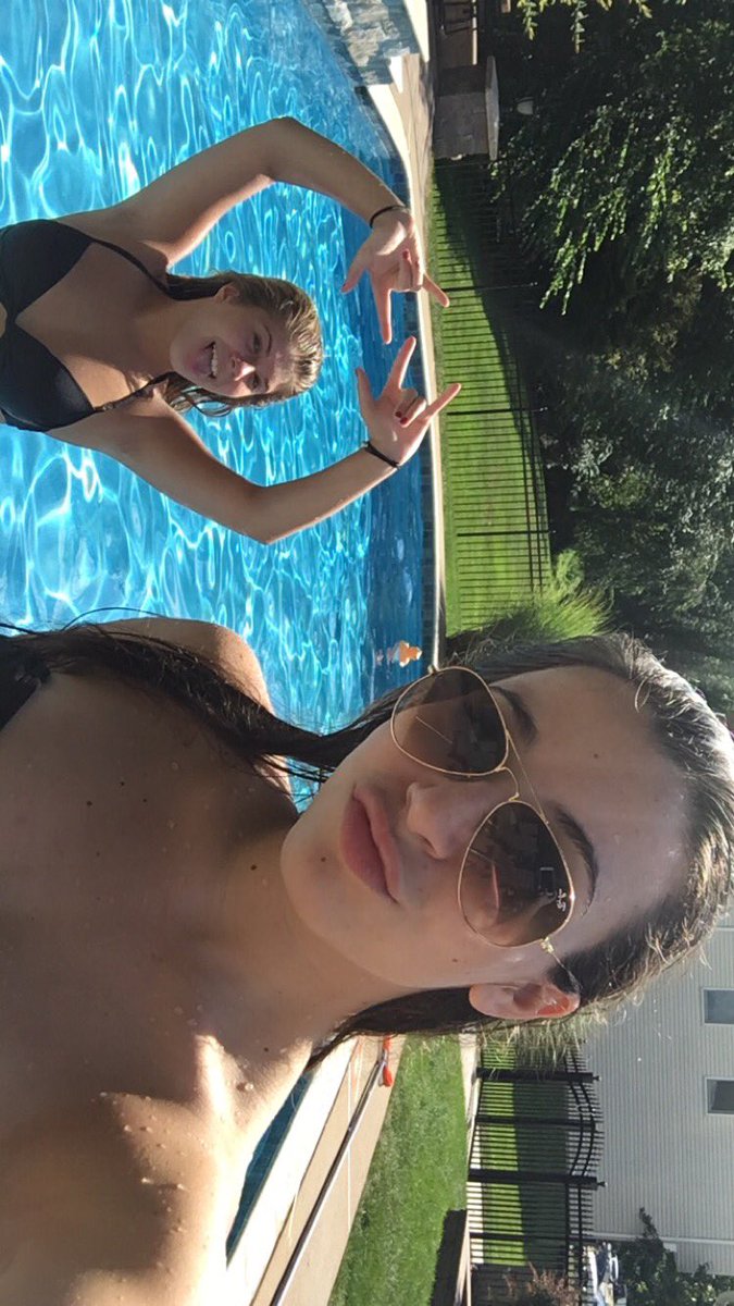 ally_heller's tweet photo. happy bday gorgeous i love you so much have a good one babee💋❤ https://t.co/MVYEGyc5rz