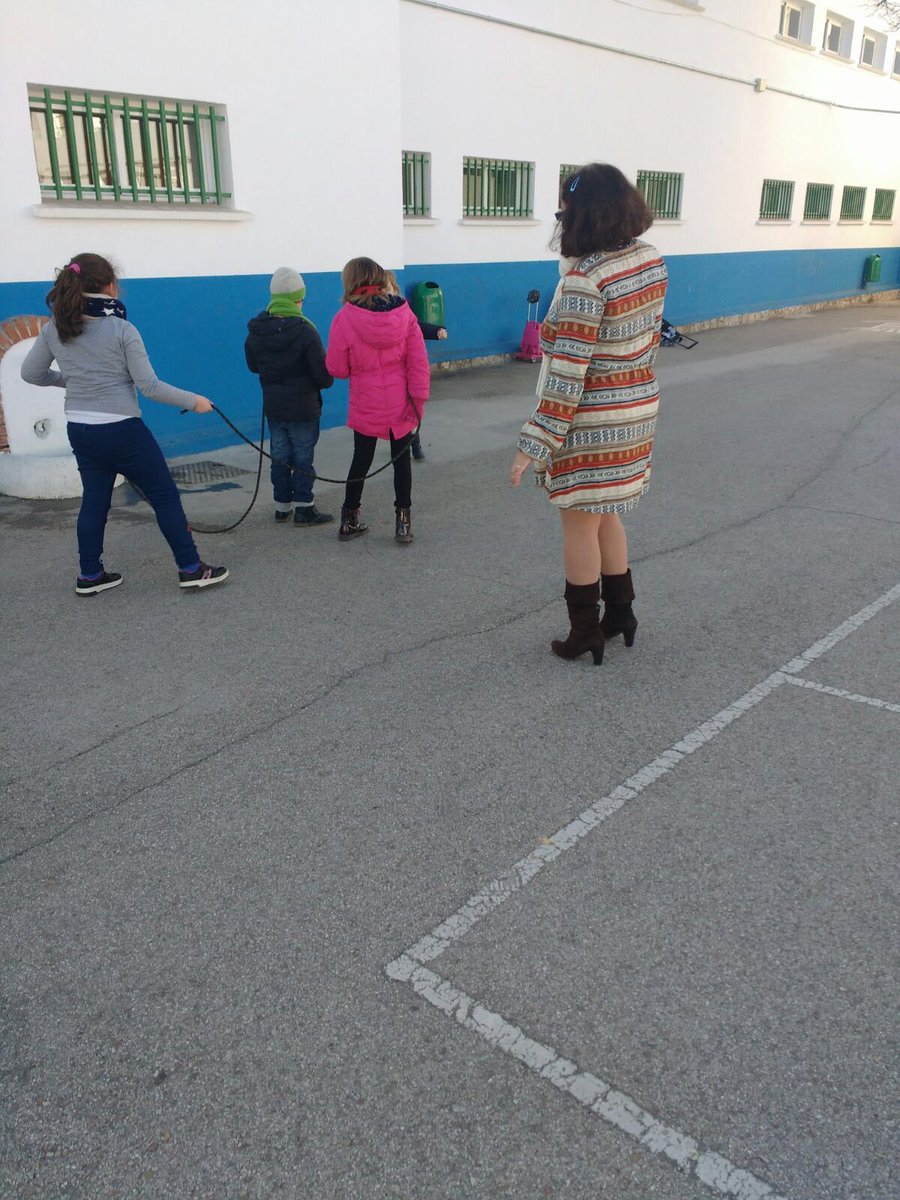 FundacionRailes's tweet photo. Voluntarias con discapacidad intelectual de @FundacionAdemo colaboran con Colegio Carretas de #Arganda durante las reuniones con familias. https://t.co/tUoLiApqWI