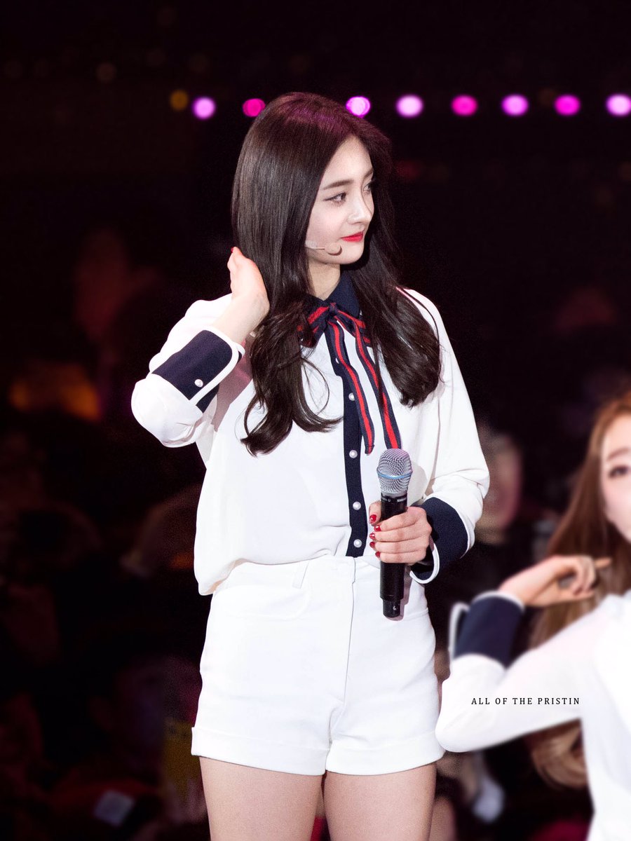 Brighteyes0321's tweet photo. 170120 아이오아이 첫번째 콘서트
#주결경 #jieqiong #아이오아이 #IOI https://t.co/MsJrWTqrWy