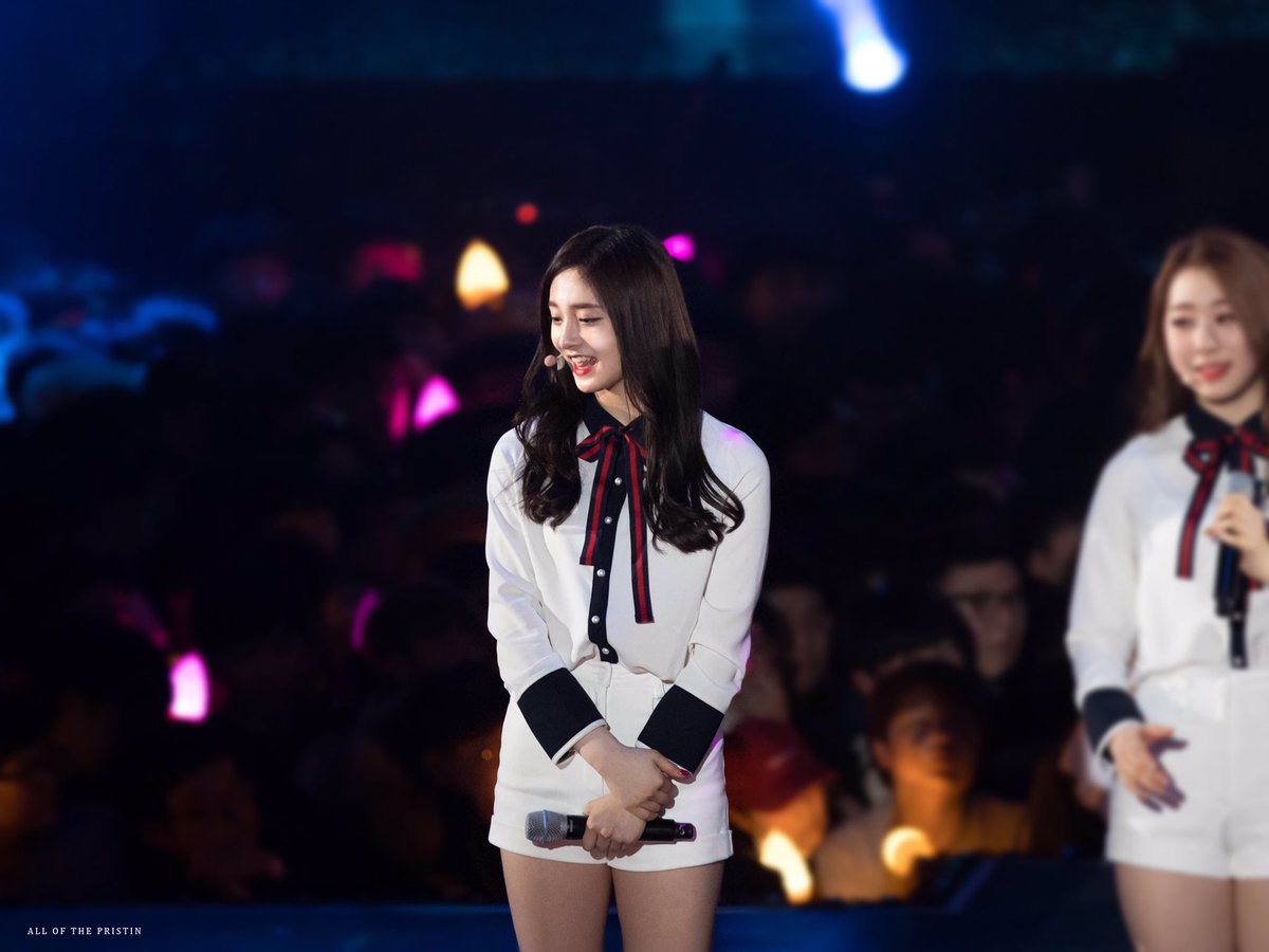 Brighteyes0321's tweet photo. 170120 아이오아이 첫번째 콘서트
#주결경 #jieqiong #아이오아이 #IOI https://t.co/MsJrWTqrWy