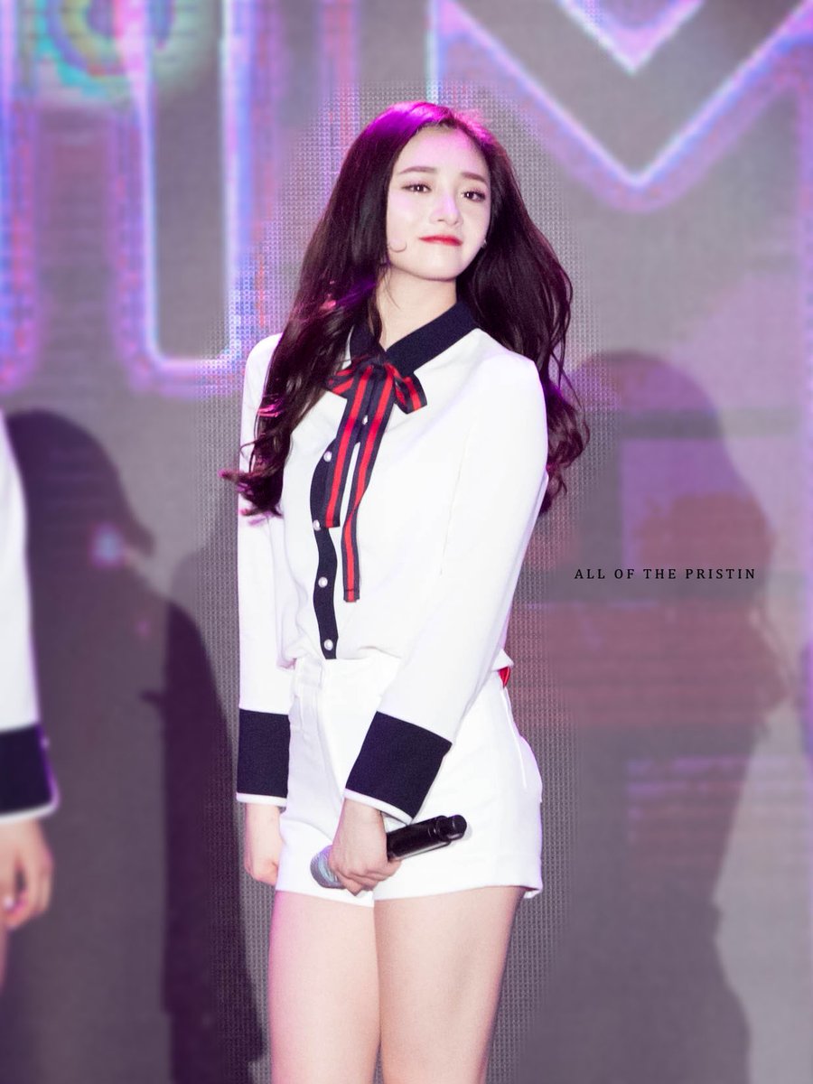 Brighteyes0321's tweet photo. 170120 아이오아이 첫번째 콘서트
#주결경 #jieqiong #아이오아이 #IOI https://t.co/MsJrWTqrWy