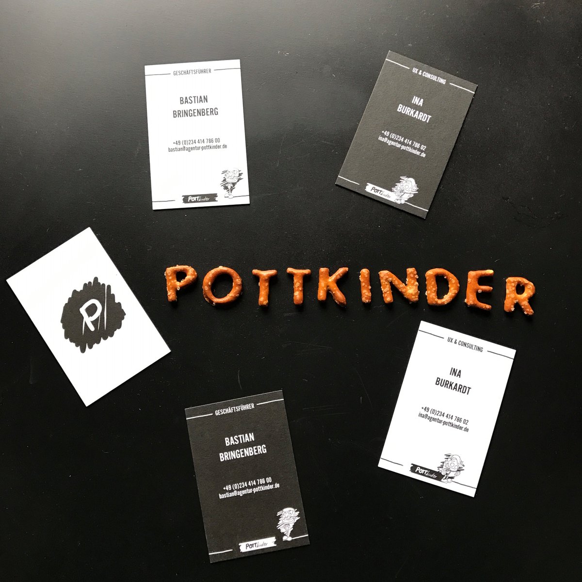 Unsere Visitenkarten sind da! Sehr geil geworden, wenn ihr uns fragt. Mit <a href="/MOO/">MOO</a> auf Deluxe Papier gedruckt. #businesscard #brezelkunst XD