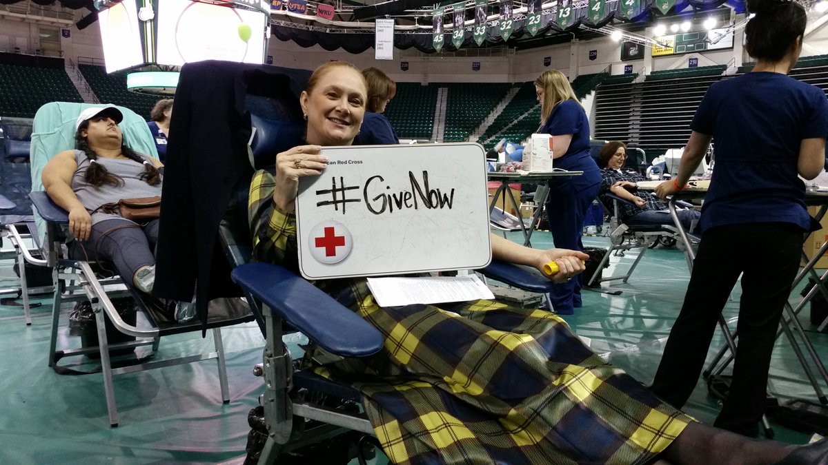 49ers4LifeDrive's tweet photo. .@GCCRedCross Regional CEO bleeds 49ers green! Thanks for rolling up a sleeve! #GiveNow #Save3000 https://t.co/MDVwzsxq2f