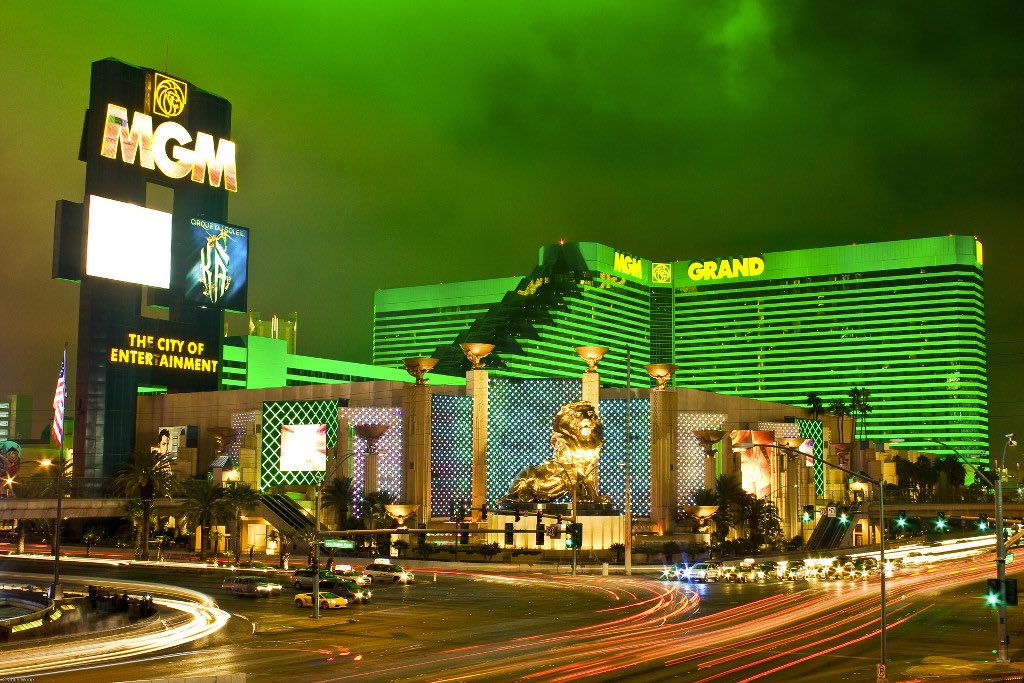 HRT_trey's tweet photo. Ready to go pop bottles🍾🍾 &amp; spend some cash💰💰 @ the infamous #MGMGrand🦁 #hrtteam #traveltuesday #casino https://t.co/sowuoyiCn3
