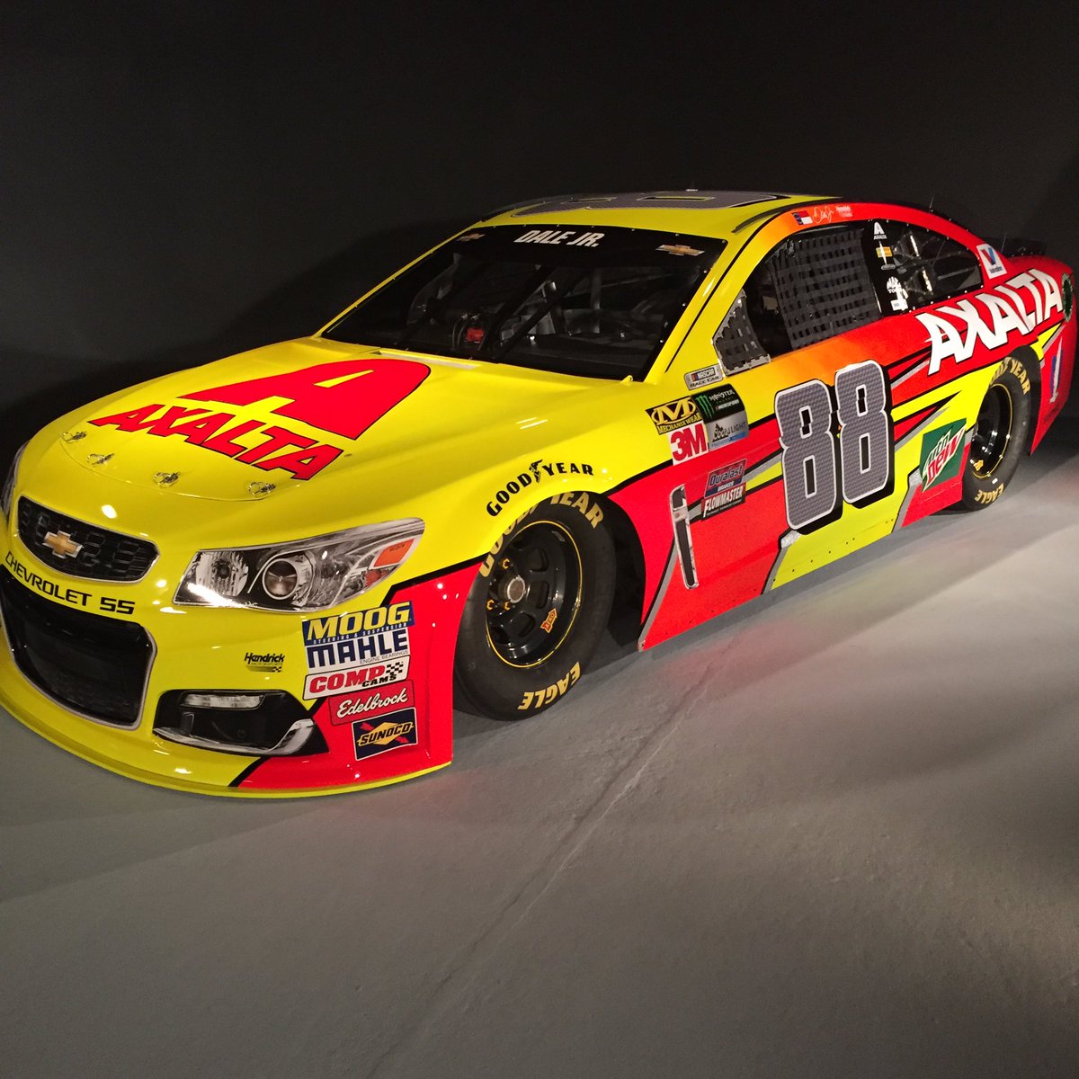AxaltaRefinish's tweet photo. Hey @Tjmajors - think you'll have trouble spotting "Flash Point"?? 👀 #Axalta88 https://t.co/ei5B5xjzW9