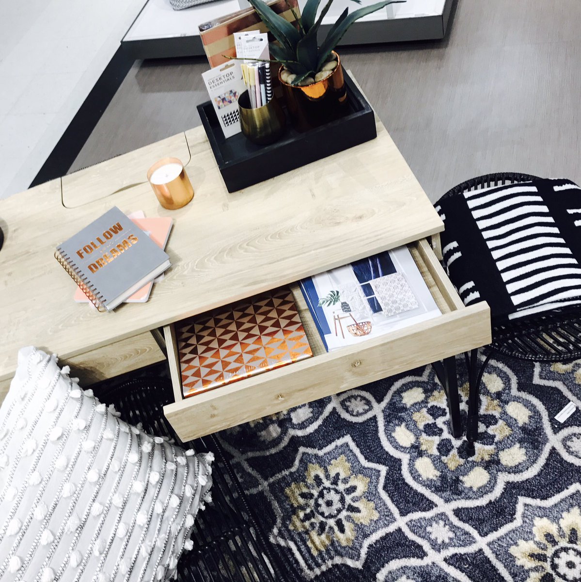 Tackle your Tuesday task list with style. #merchandising #TargetStyle @ncraynon <a href="/adriennelebo/">Adrienne Lebo</a> @baileybarty88 <a href="/ndaffs/">Cooley</a> <a href="/FreeSushi/">euni</a> <a href="/Tim_Heit/">Timothy</a>