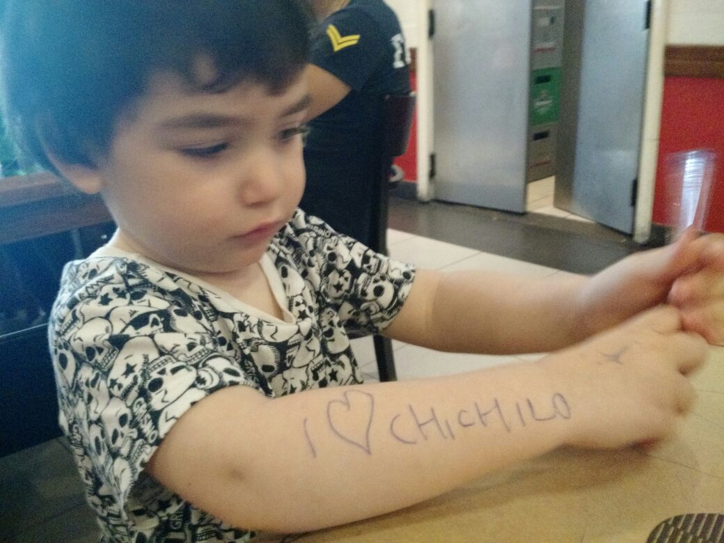 Dante celebrando en CHICHILO de MDQ #BEBEARGENTINO celebrando cumple de <a href="/GalaCastiglione/">sofia</a> #LOMAS