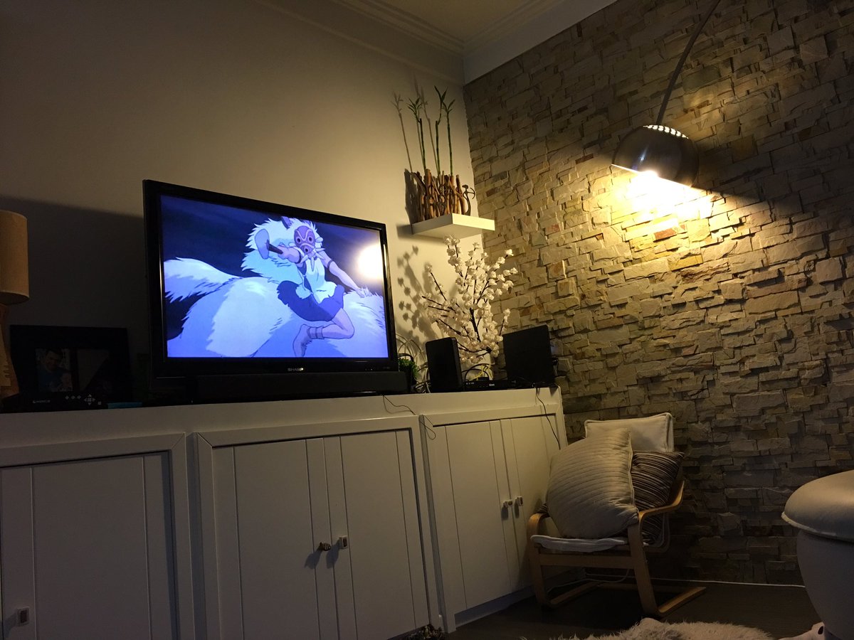 madrereciente's tweet image. Tarde de virus, #sofaymanta. Tarde de #LaPrincesaMononoke con Julia. Una película de #ghibli que justo este 2017 cumple 20 años